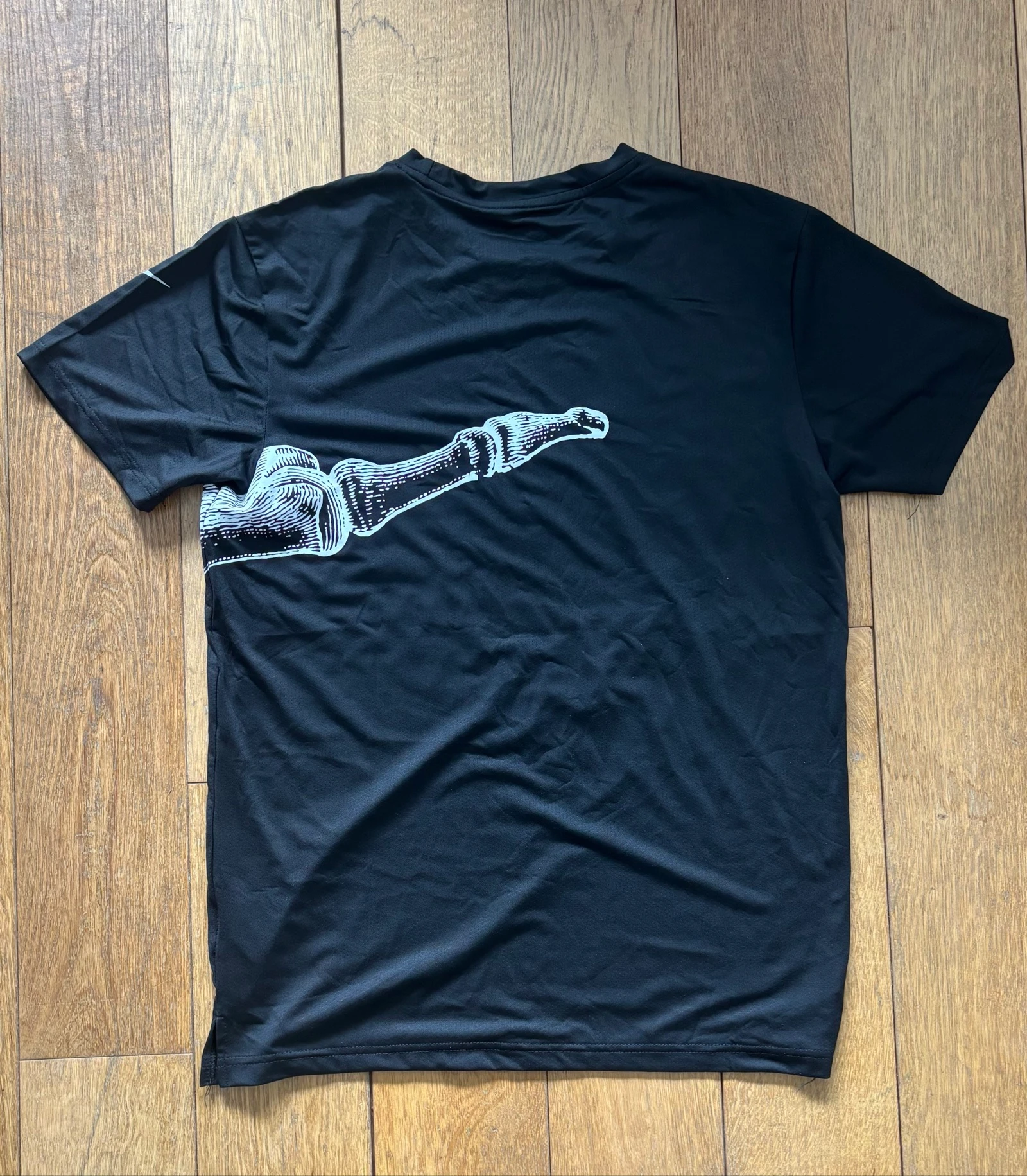 T shirt de sport Nike dri-fit noir avec motif de squelette M – photo 3